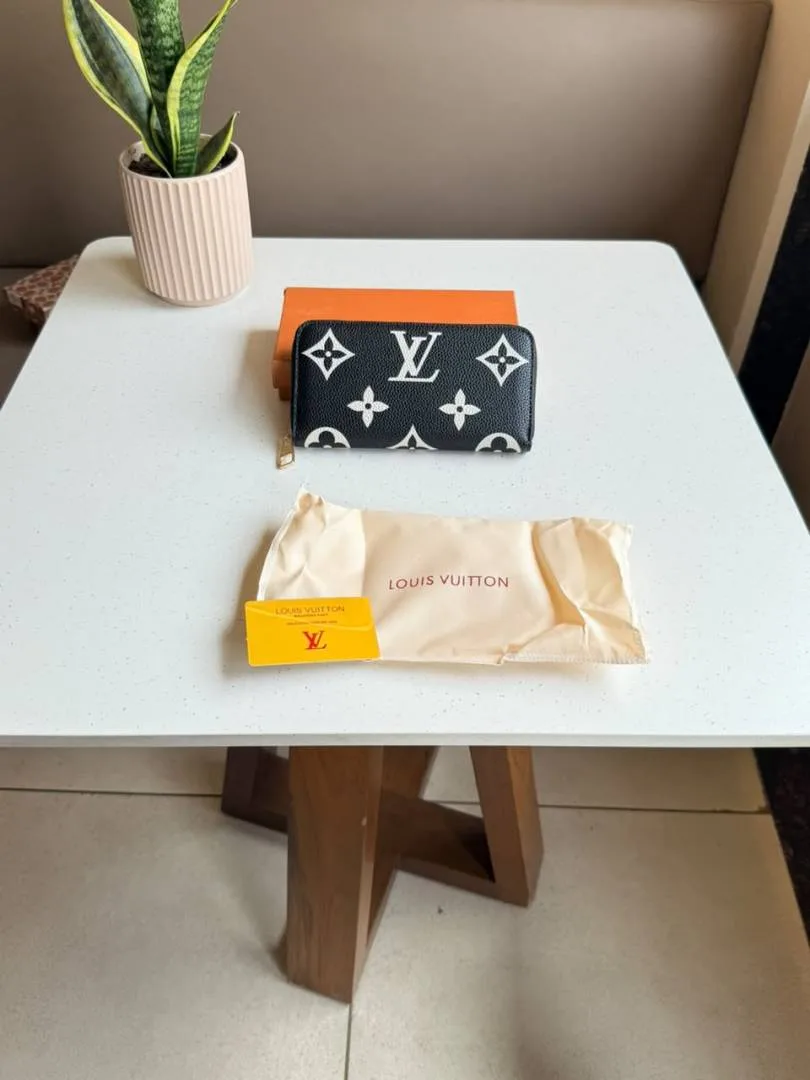 Loius Vutton premium womens zipper longwallet with ogbox model 236