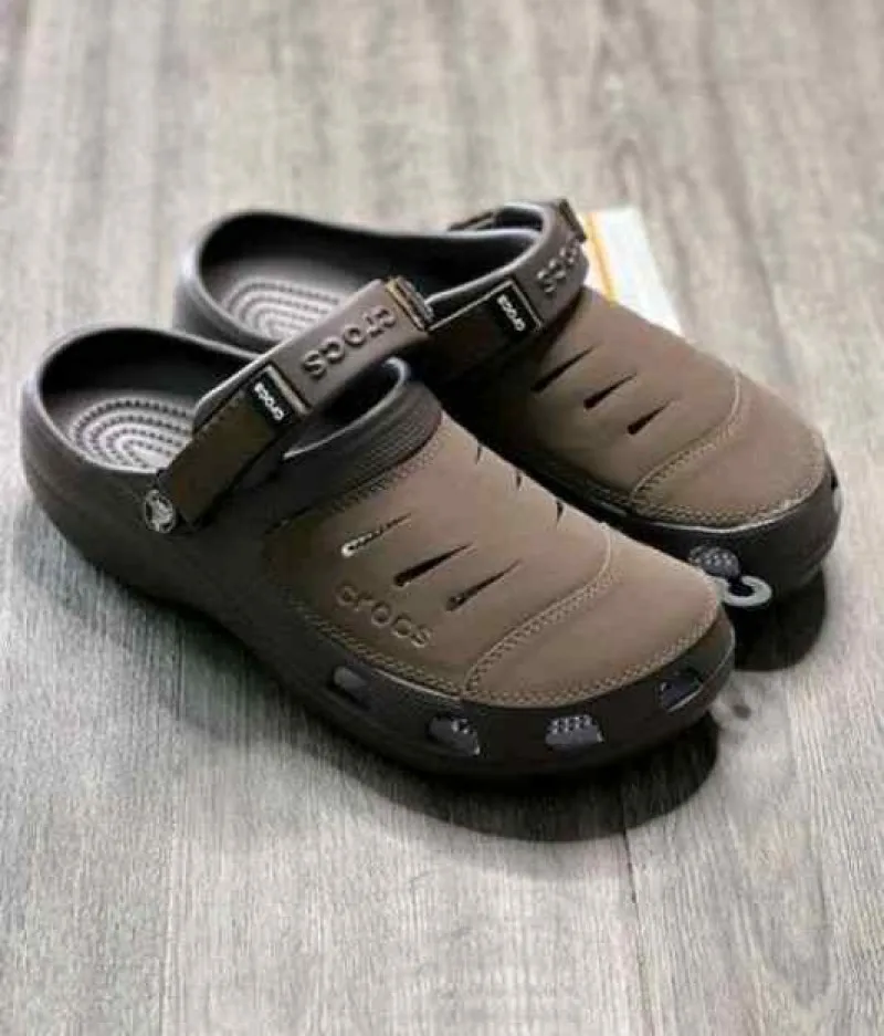 Croccss Yukon Vista Deep Brown Clogs
