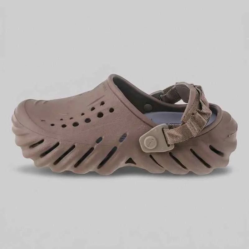 Croccss Echo Clogs (Brown)
