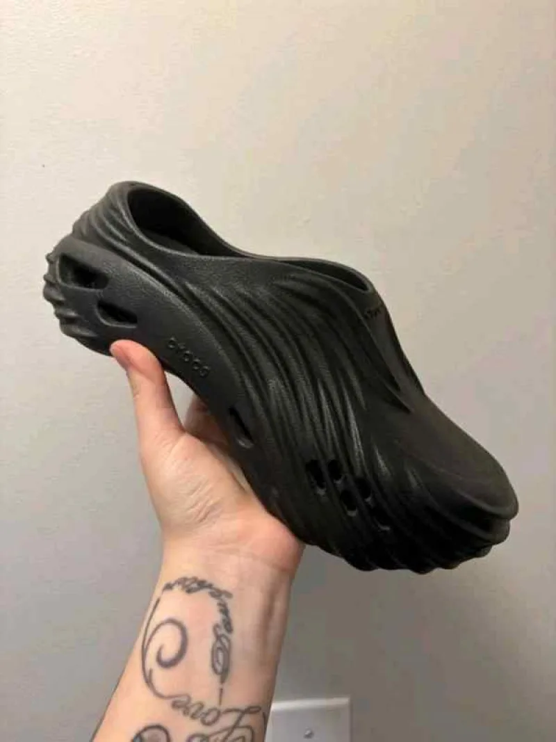 CroccsS Echo Wave Clogs All Black