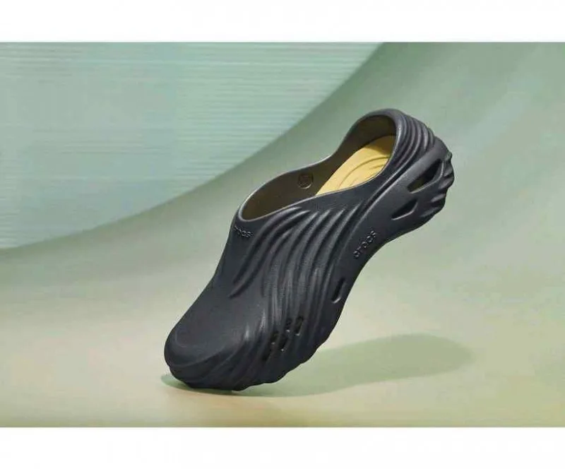 CroccsS Echo Wave Clogs Black Sand