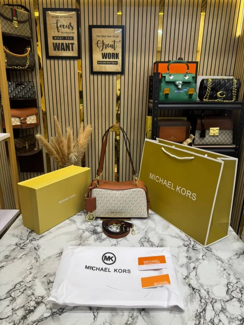 Micheal Kors Jet Set Medium Camera Crossbody Bag With Box And Dust Bag Including Carry Bag (Beige)