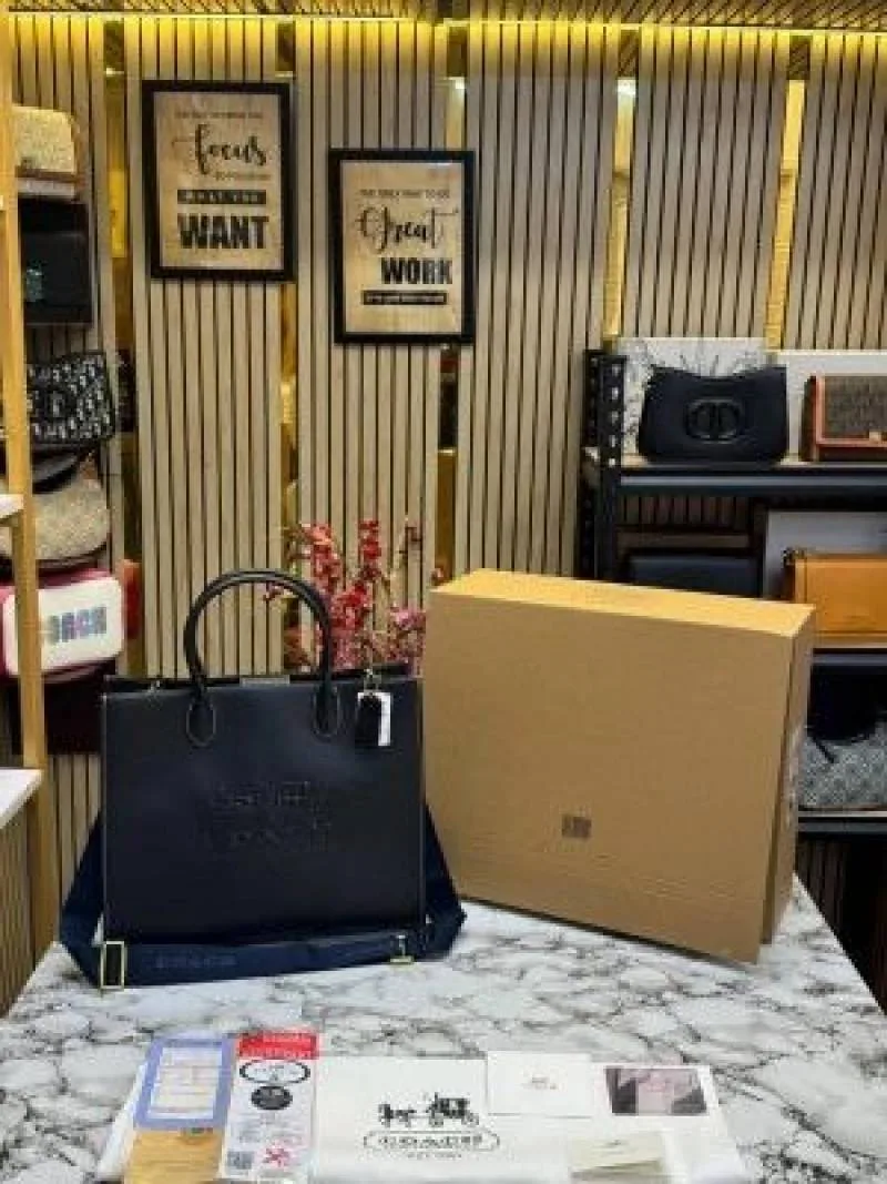 Coatch Ace_Tote_Bag_Carryall_With_Box_And_Dust_Bag_(Black)