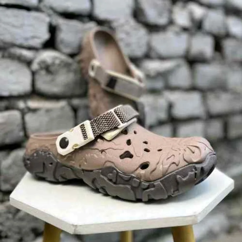 Croccss All Terrain Altas Clogs (Brown)