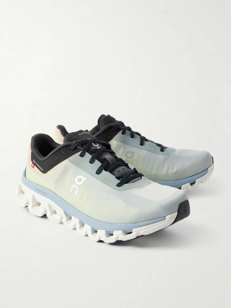 On CloudFlow 4 Glacier Champbray Grey White