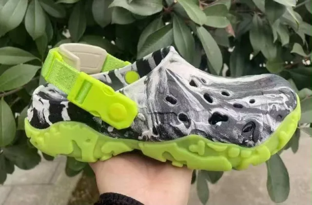 Croccs All-Terrain Atlas Clogs Green With Og Box And Carry Bag