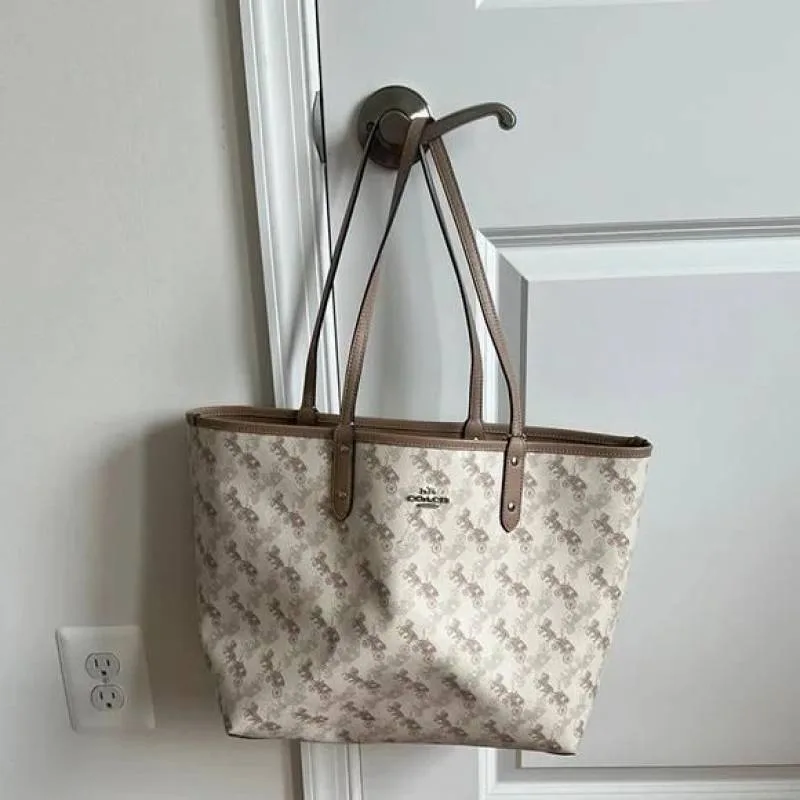 Coatch city tote bag in signature Canvas With Ogbox Dustbag Etc Model no 04