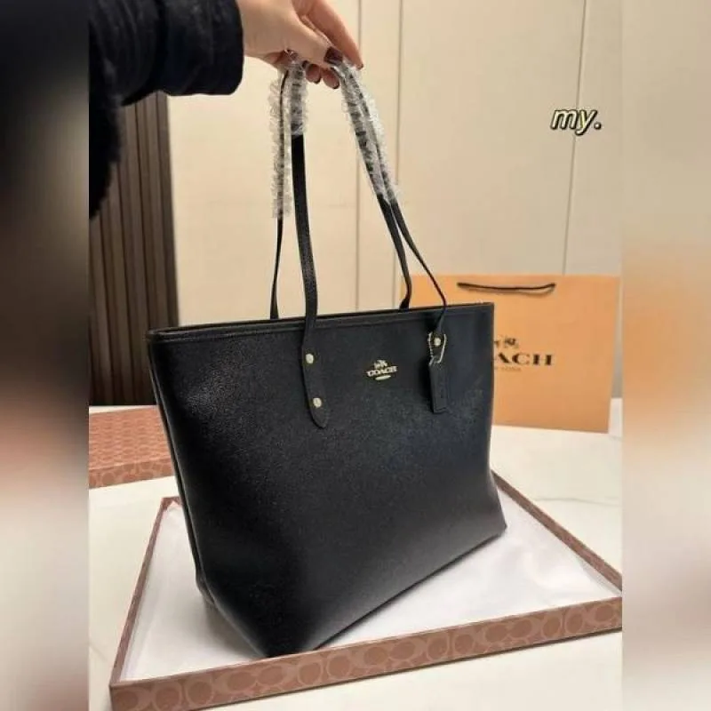 Coacch city tote bag in Black Leather With Ogbox Dustbag Etc Model no 05