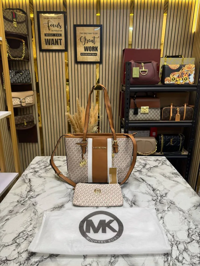 Micheal Kors Jet Set Travel Signature Logo Tote Bag (Beige)