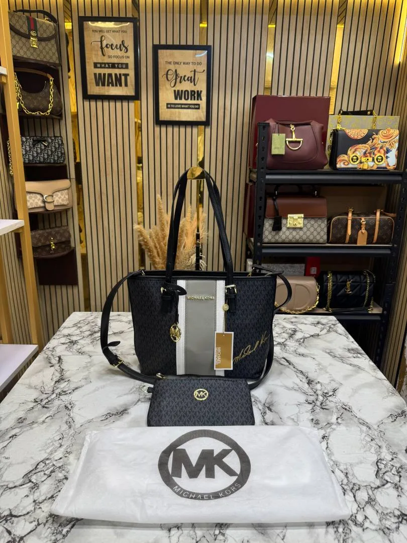 Micheal Kors Jet Set Travel Signature Logo Tote Bag (Black)