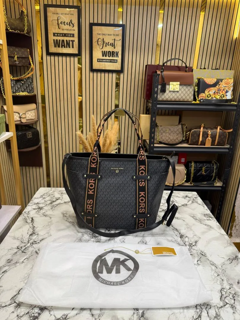 MICHEAL KORS MAEVE SIGNATURE LOGO SMALL CONVERTIBLE OPEN TOTE WITH DUST BAG (BLACK) (V-22314)