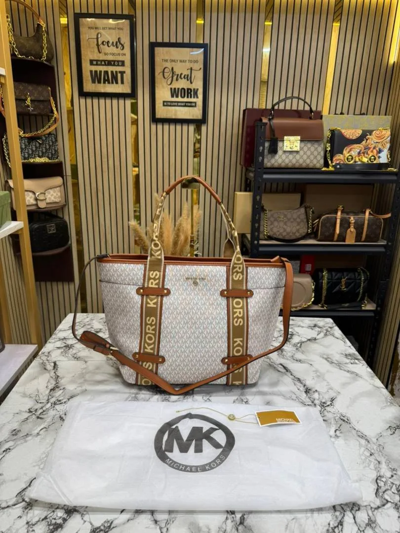 MICHEAL KORS MAEVE SIGNATURE LOGO SMALL CONVERTIBLE OPEN TOTE WITH DUST BAG (BIEGE BROWN) (V-22314)