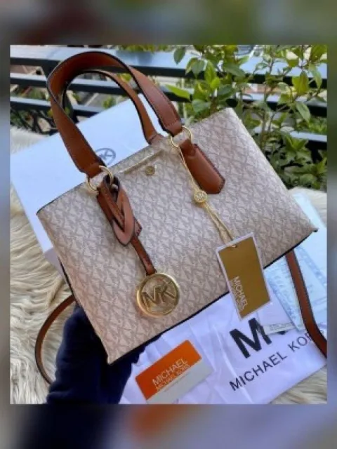 Micheal kors Speedy with og box 467
