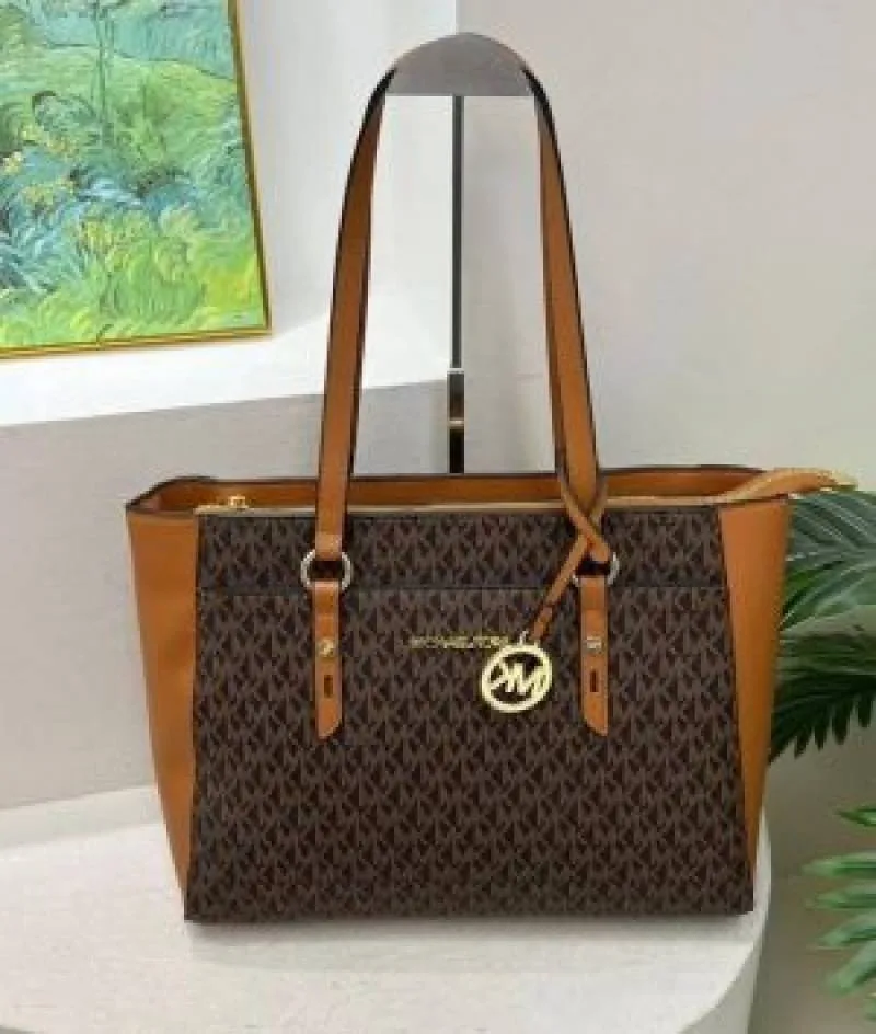 Micheal Kors tote with dust cover 5328