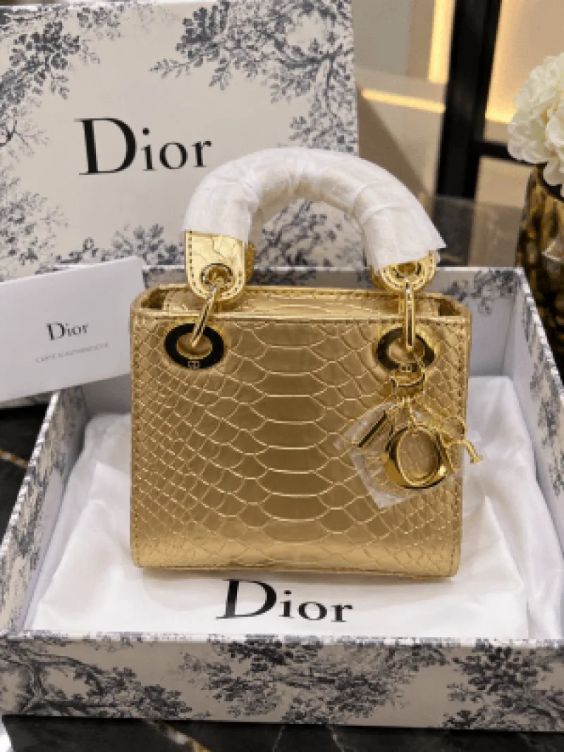 CHRISTIAN DIO LADY WITH BRAND BOX PACKING 5226