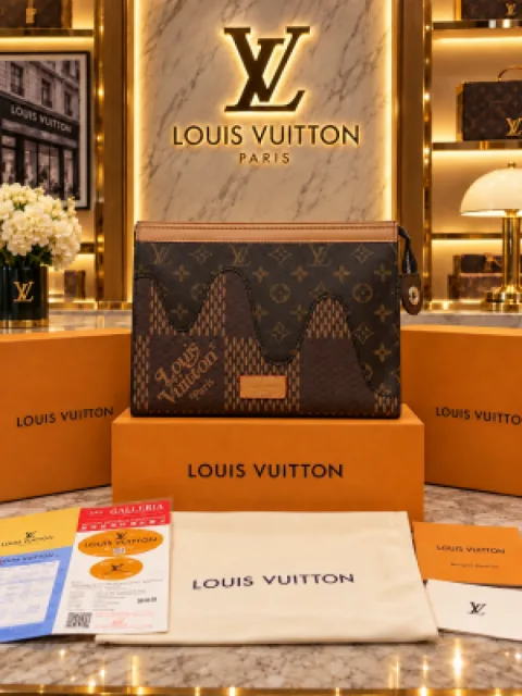 Loius Vutton Premium Monogram Paris Hand Carry Pouch 6765
