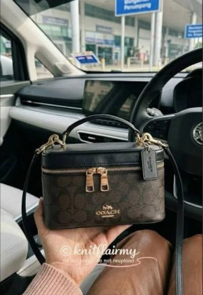 Coatch Rainer Crossbody Bag 18 in Signature Canvas with a gold toned logo plaque Bag With Box premium quality