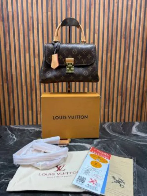 Loius Vutton metis pochette east west with original box 5109