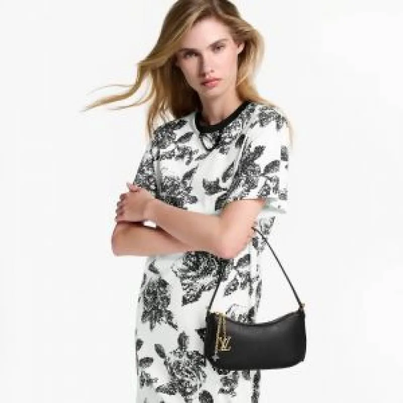 Loius Vutton_pochette_bloom_with_box_6152