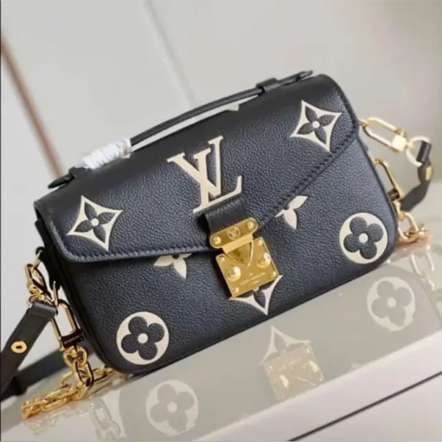 Loius Vutton_ Pochette Métis East-West handbag with box premium quality