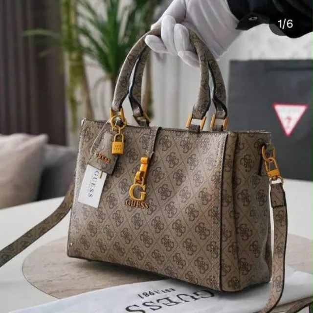 Guess zamira scatchel bag premium quality with dust cover