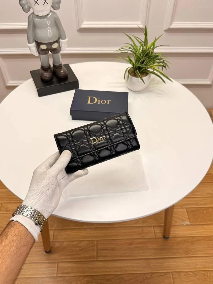 Christian diyor women long wallet premium quality New Sale