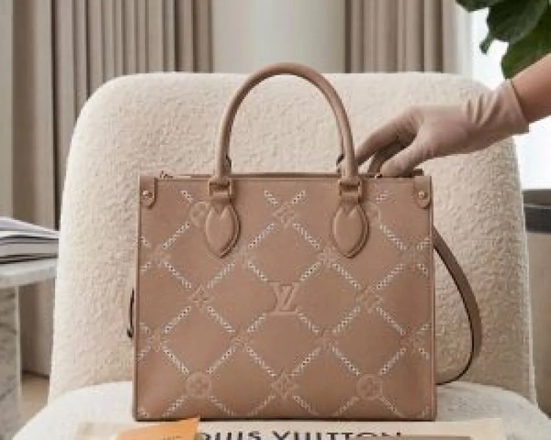 LOIUS VUTTON ON THE GO WITH BOX 6687