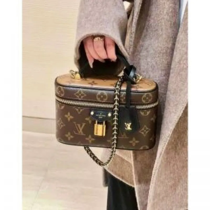 Loiusvuttion_ Vanity bag premium quality with Box premium quality