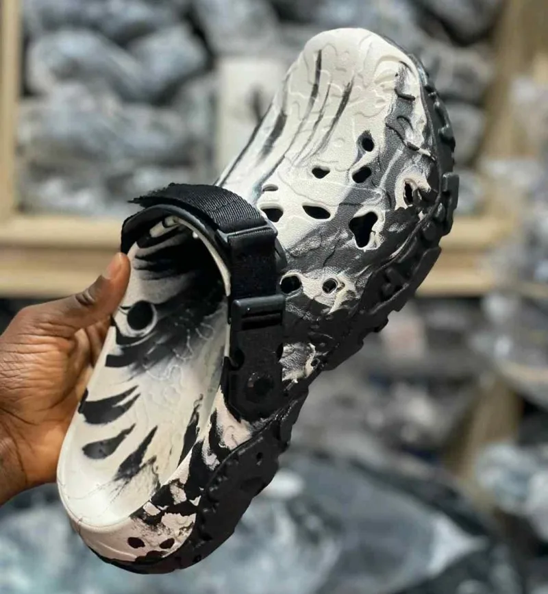 Croccss All Terrain Altas Clogs Blackwhite