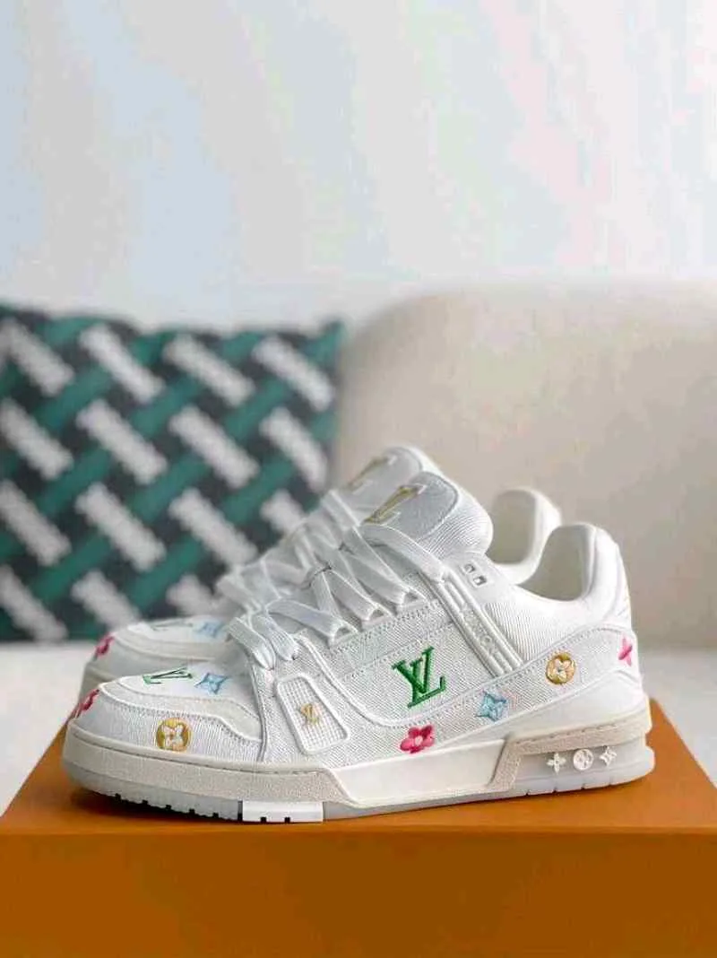 Louiiss Vuitton LV Trainer Takashi Murakami White 755