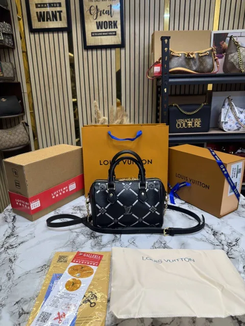 Loius Vutton Speedy Bandoulire 20 Style Bag with OG Box Dust Bag & Carry Bag Black M23588
