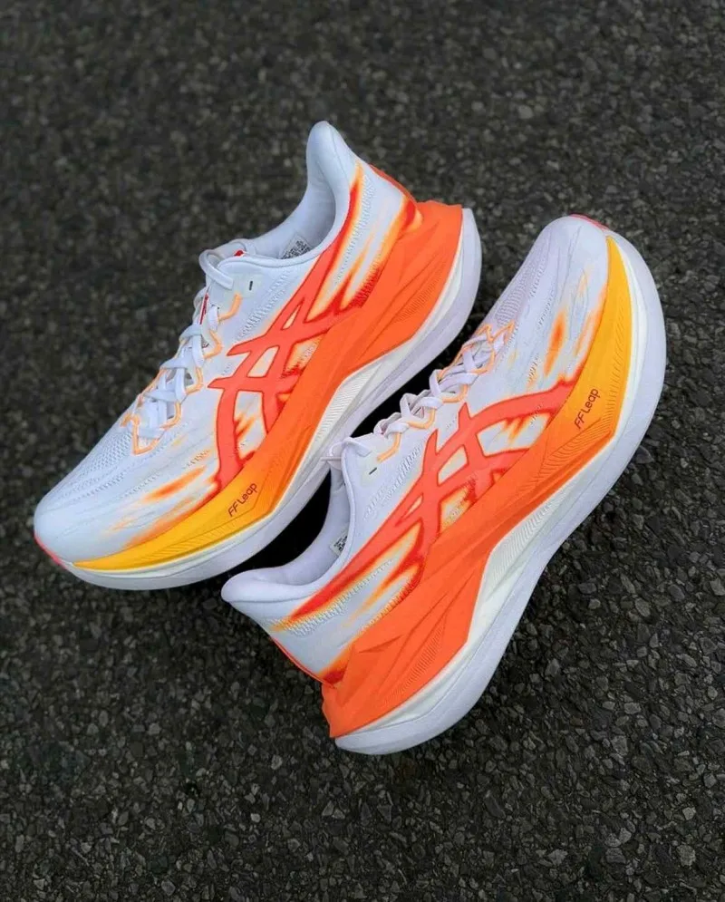 Asiccs Superblast 3 White Orange Glow
