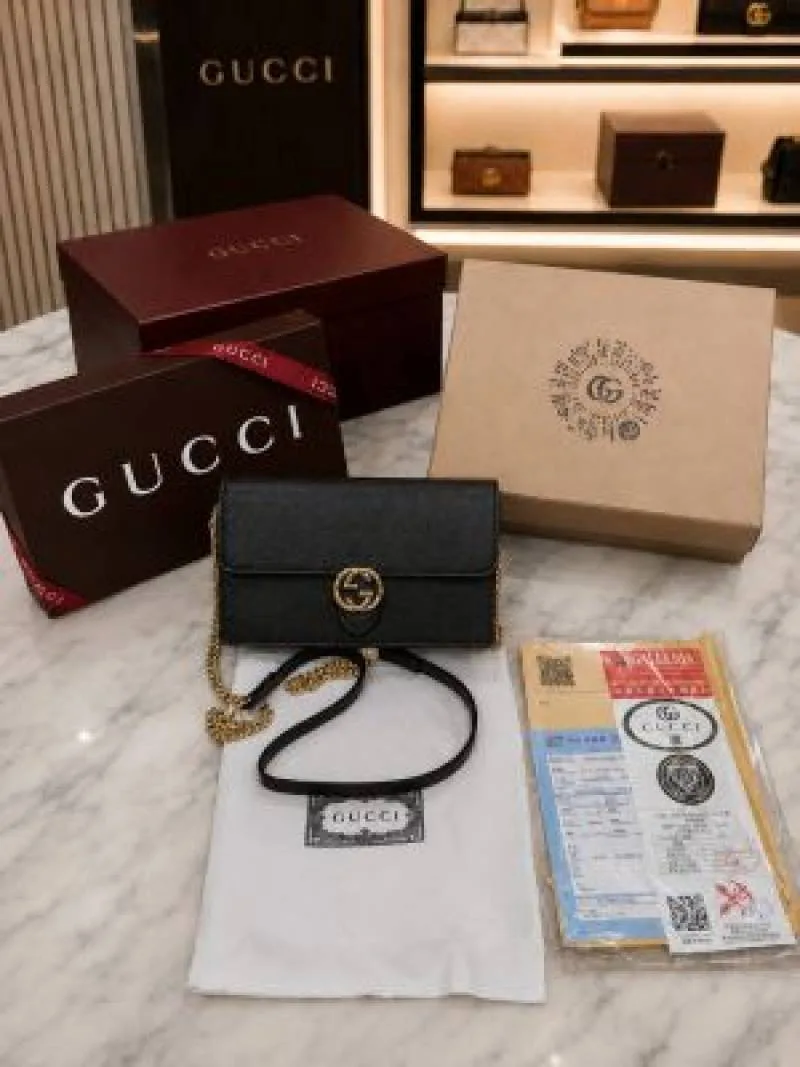 Guchi pre-owned interlocking handbag with double box packing 5090
