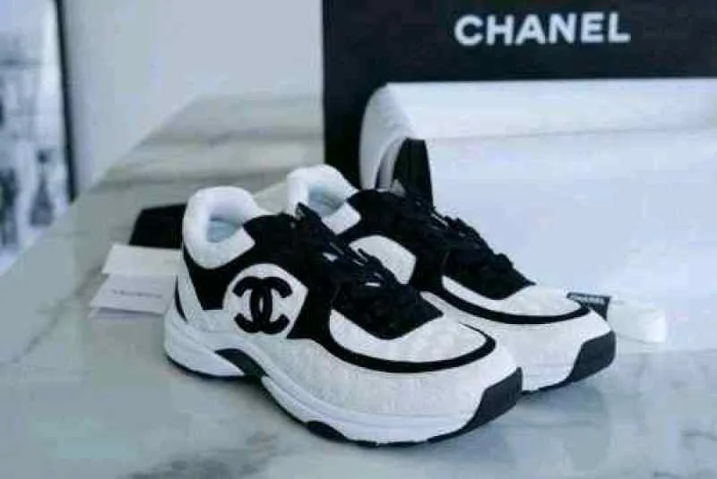CHANEEL CC EMBOSSED LOGO WHITE BLACK SUEDE