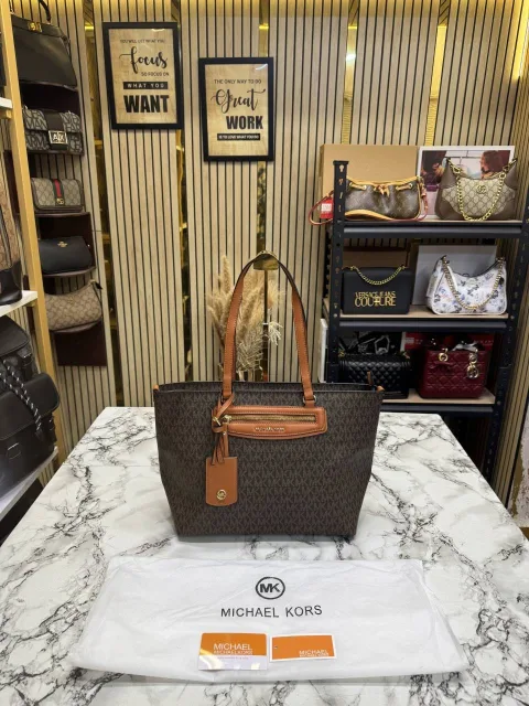 Micheal Kors Jet Set Travel Signature Logo Tote Bag With Dust Bag (Coffee Brown) M11