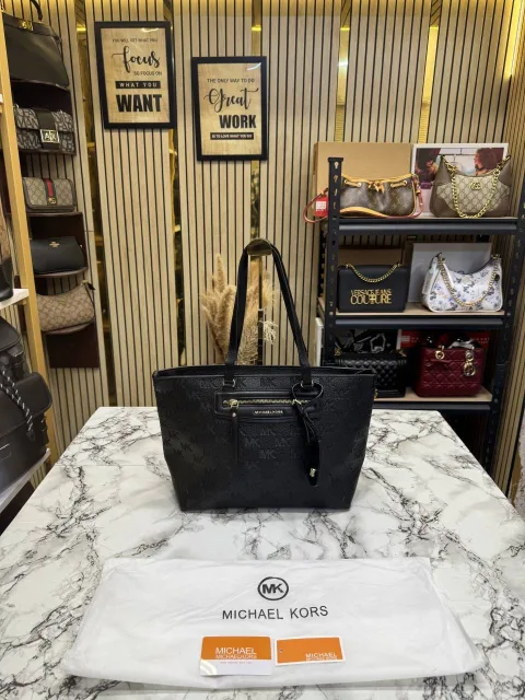 Micheal Kors Jet Set Travel Signature Logo Tote Bag With Dust Bag (Black) M11