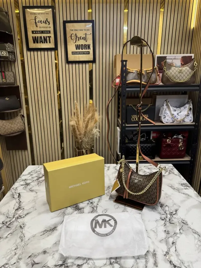 MICHEAL KORS CHARM PREMIUM SHOULDER BAG WITH OG BOX AND DUST BAG (COFFEE BROWN) (5575)