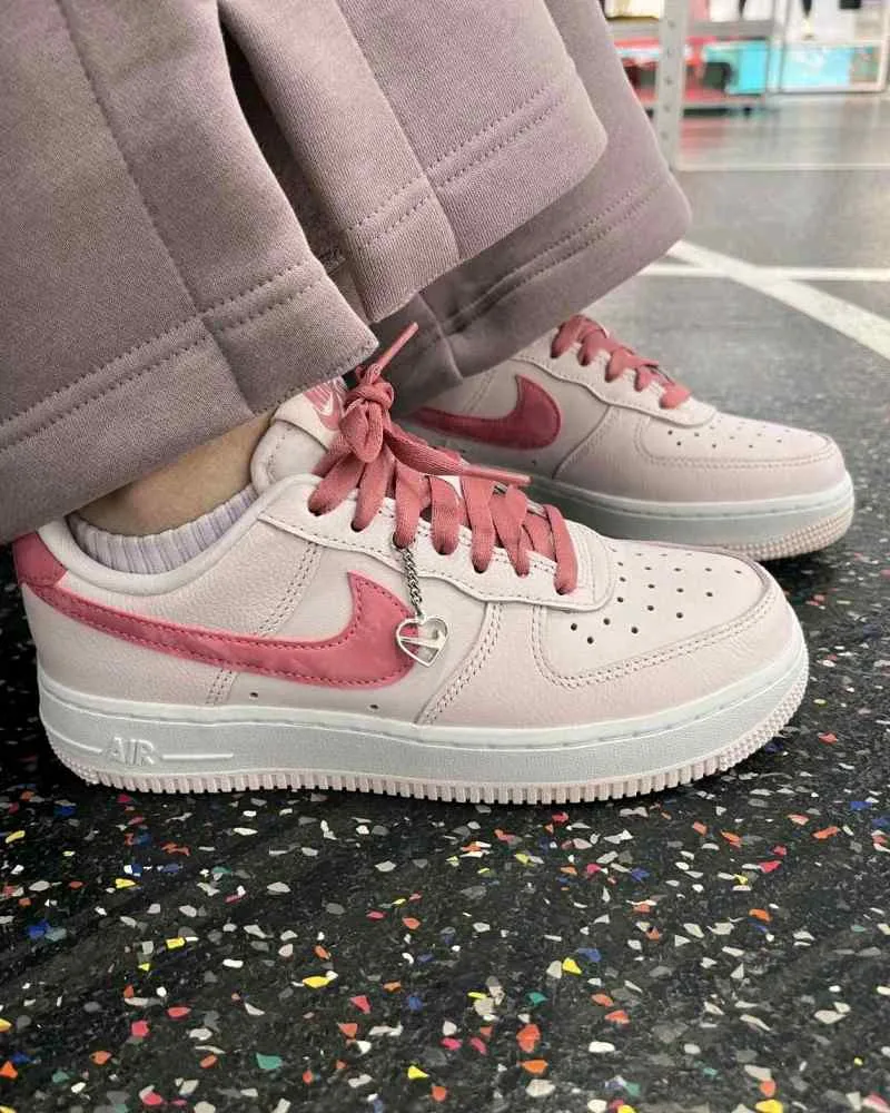 Nikkee AIRFORCE 1 LOW Valentines Day