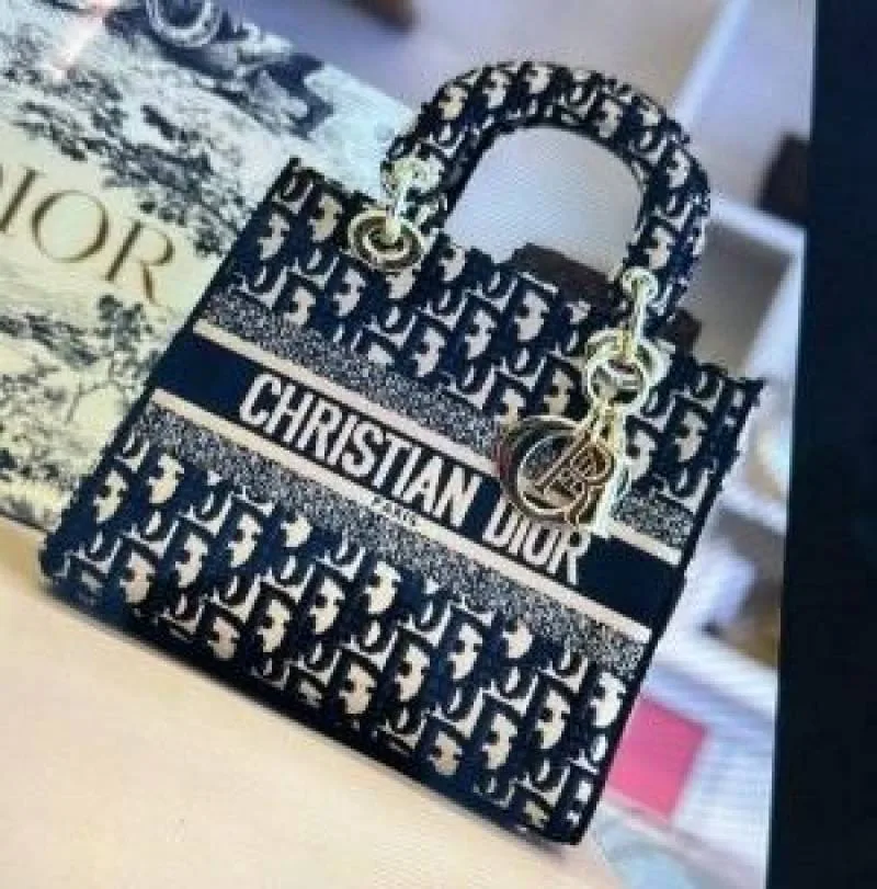 Diyor_lady embroidary lady bag with og box(black)