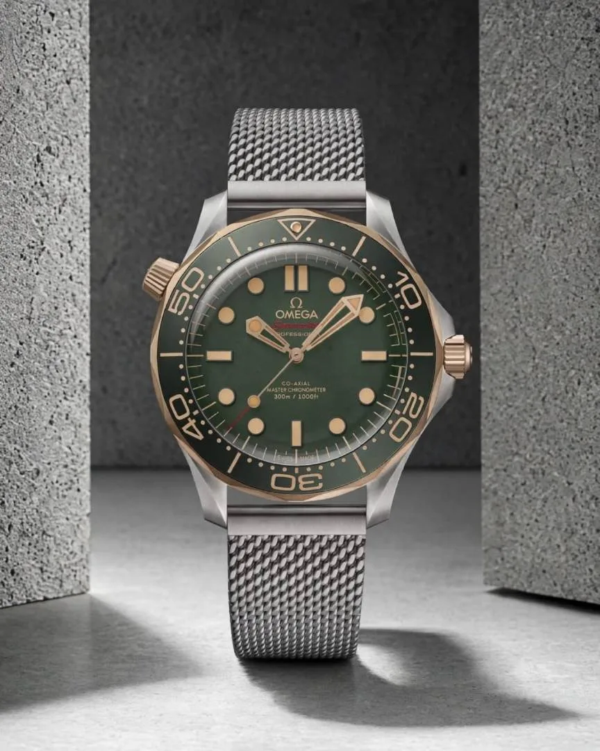 Omegg_a seamaster diver 300M automatic silver green