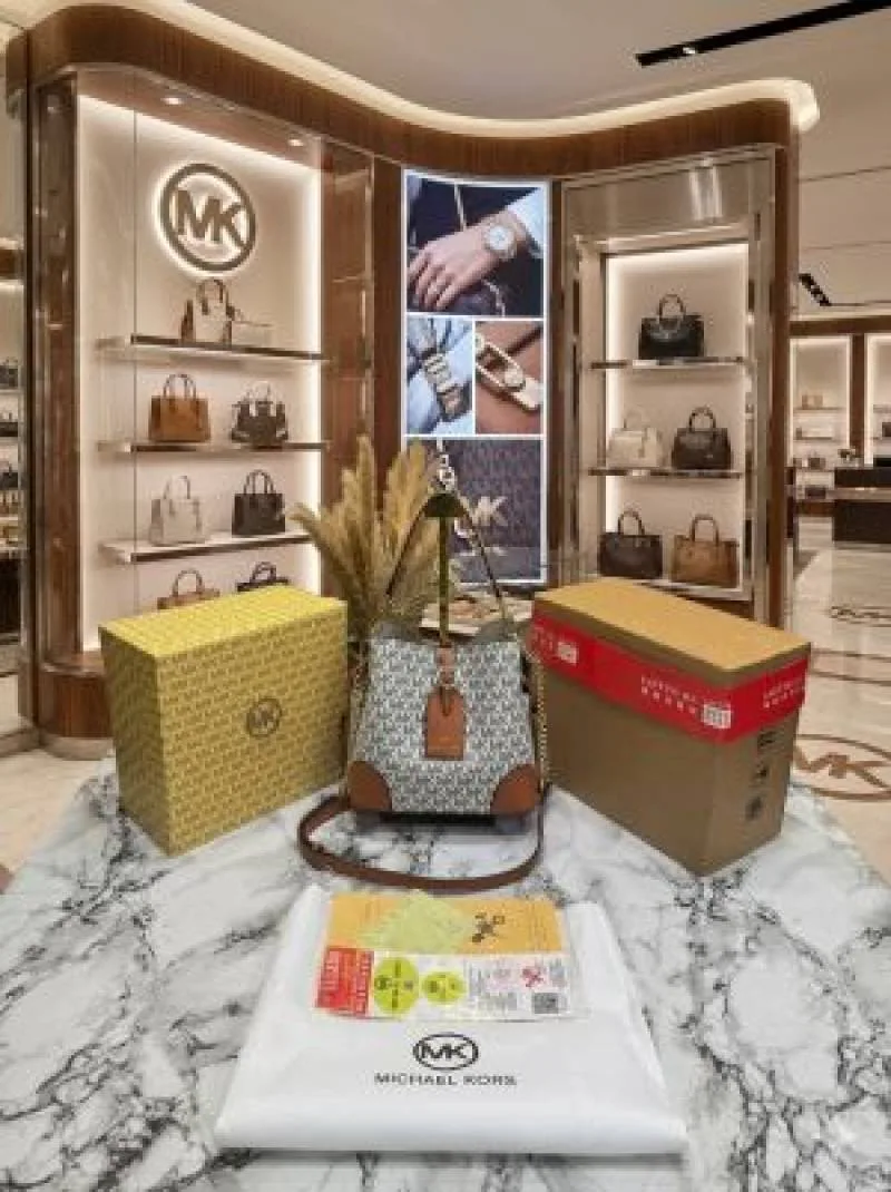 Michael Kor Mk Mercer Signature Bucket Bag with Double Box And Dust Bag