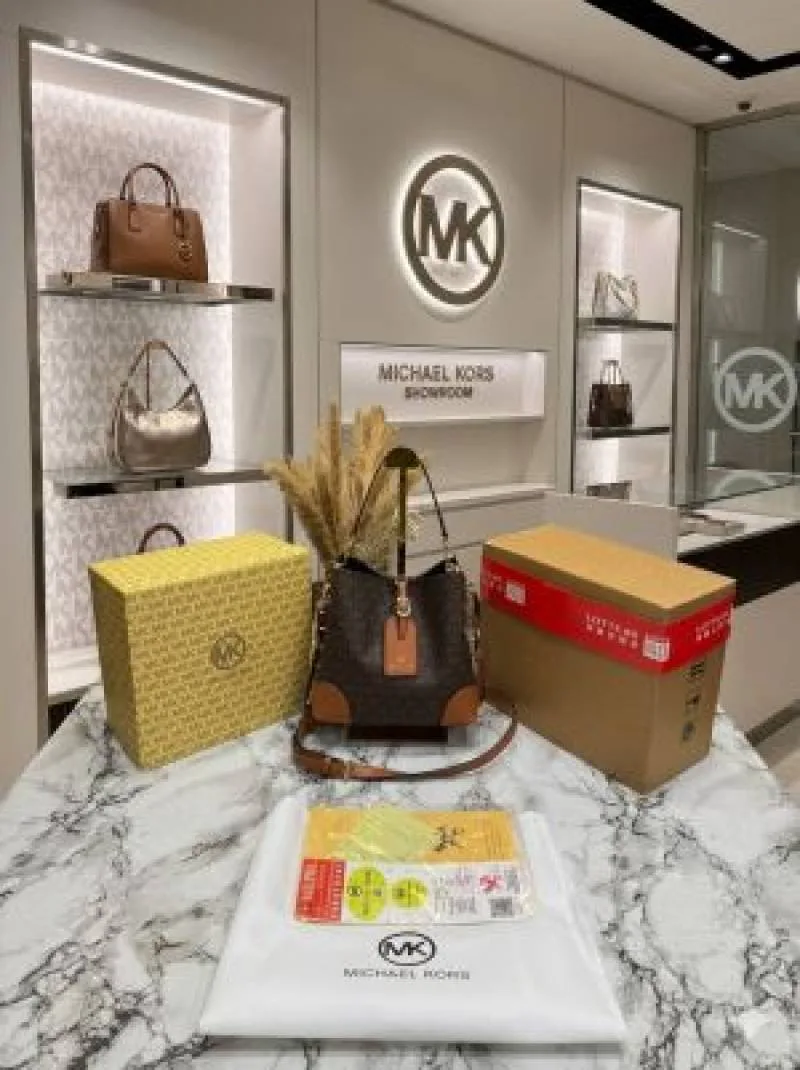 Michael Kor Mk Mercer Signature Bucket Bag with Double Box And Dust Bag