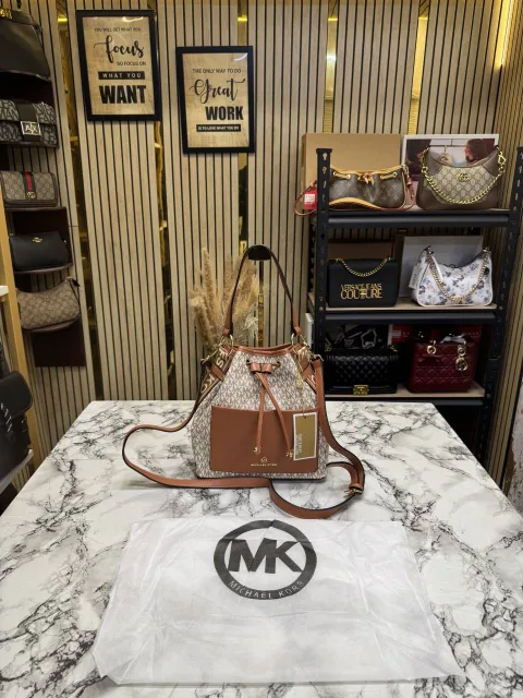 Micheal Kors Signature Logo Bucket Bag With Dust Bag (Biege Brown) 100829