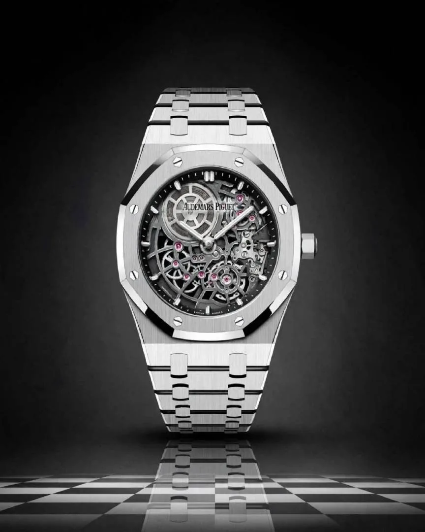 Audemar Piguet Royal Oak Jumbo Extra-Thin Openworked silver Black