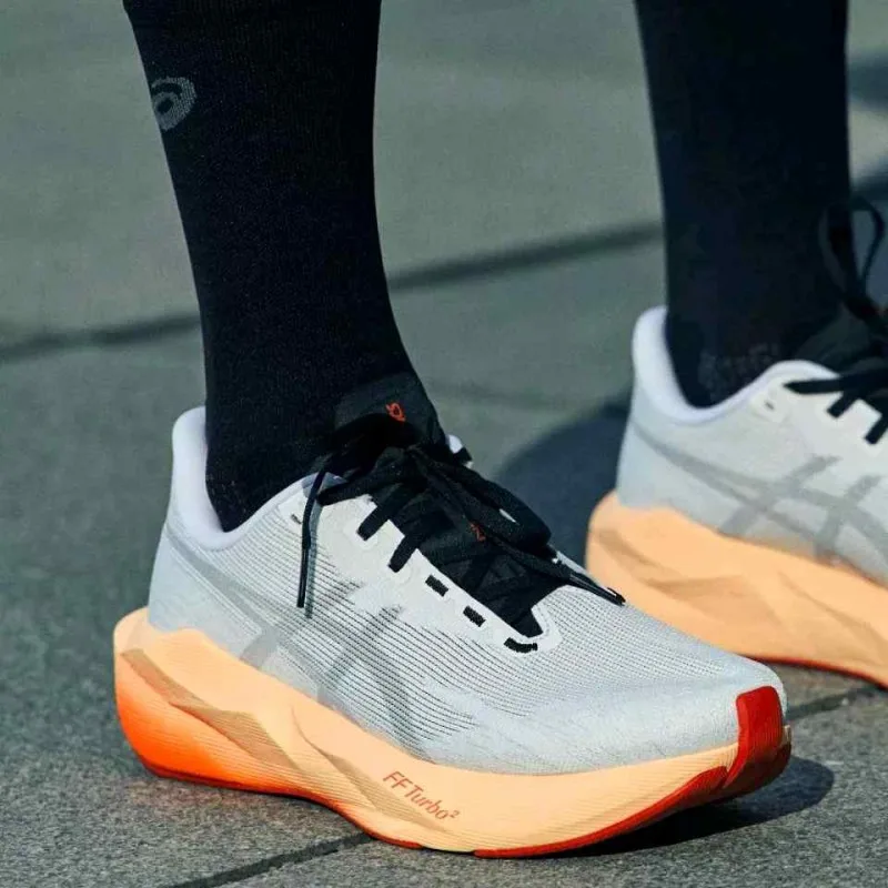 ASICCS Novablast 6 White Orange