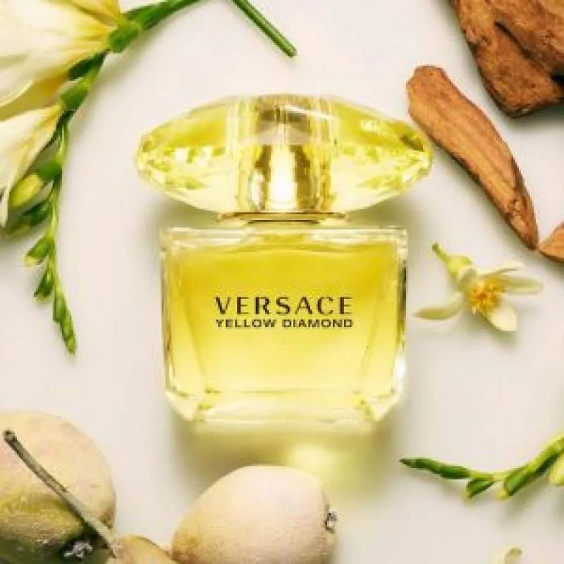 Versace Yellow Diamond Eau de Parfum natural spray in a 90 ml (810)