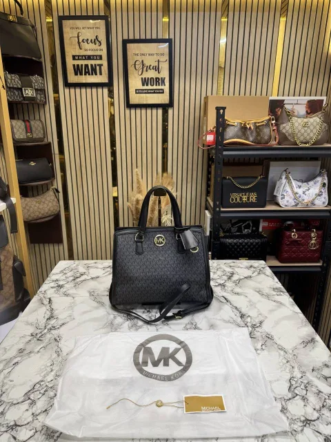 Micheal Kors Jet Set Signature Satchel With Dust Bag Black