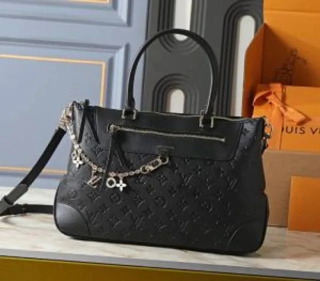 Louii.s Vuitton Skyline Handbag with box dustbag box 6523