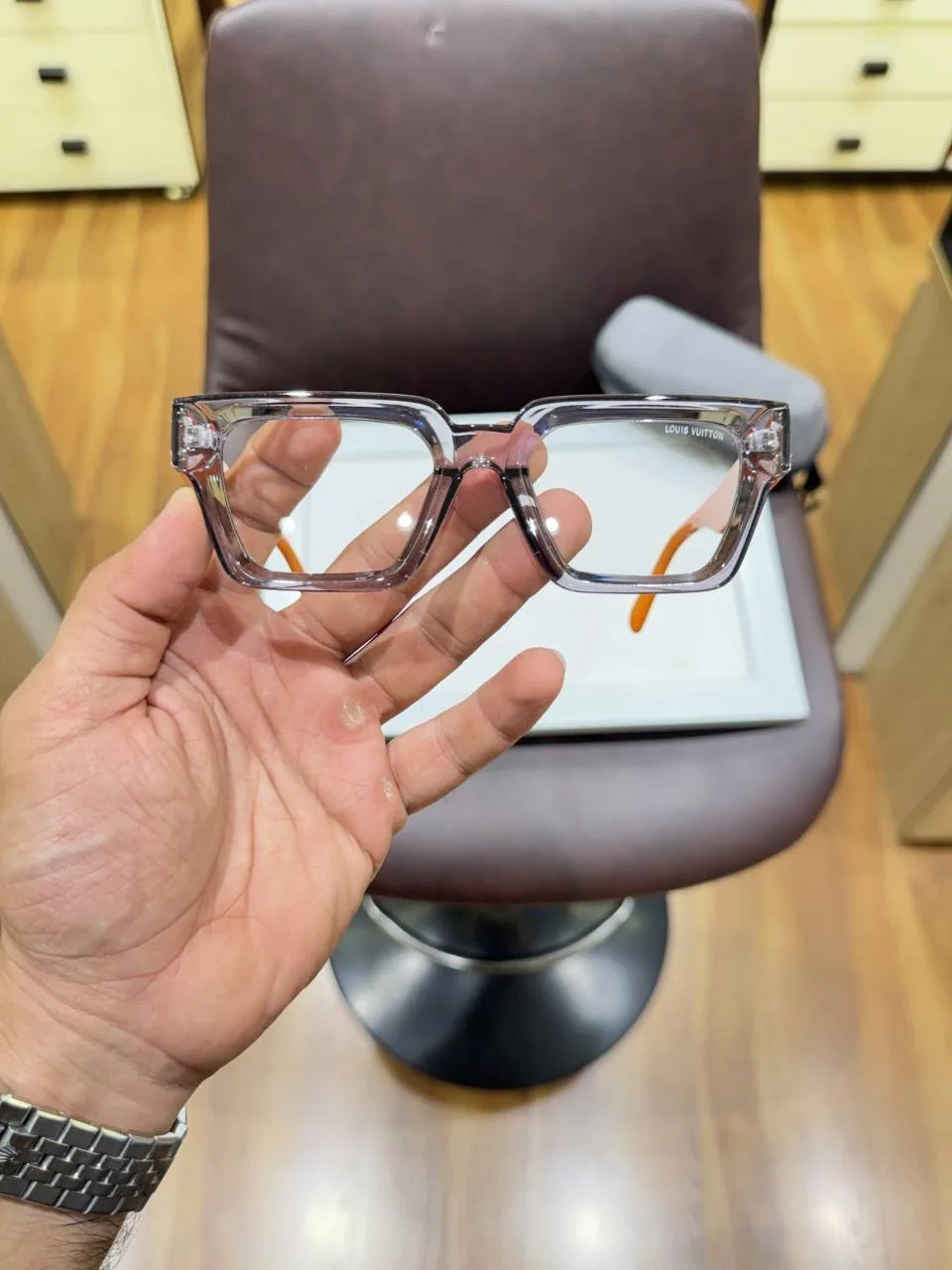 Loui vuitton 35104 grey orange plano