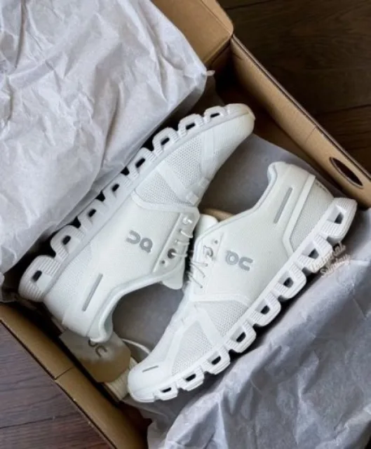 WMN On Running Cloud 6 White waterproof